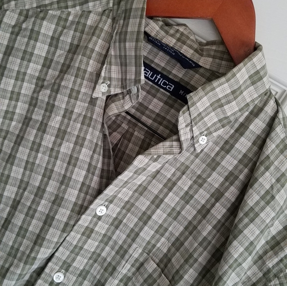 Nautica M Green Button Up Excellent Used Condition - Picture 3 of 4